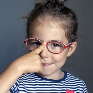 Jak zachęcić dziecko do noszenia okularów